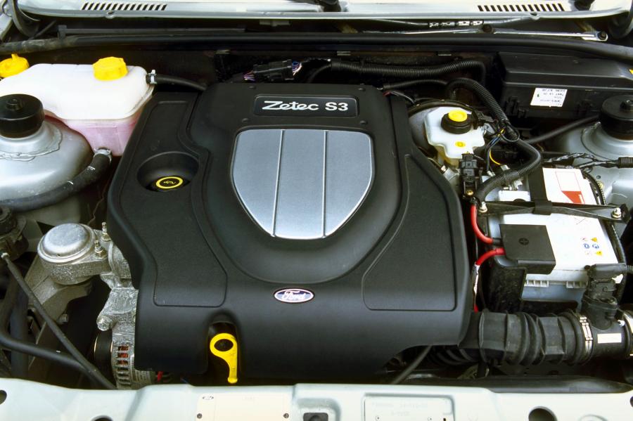  Ford Fiesta 2000 года  (фото 23 из 40)